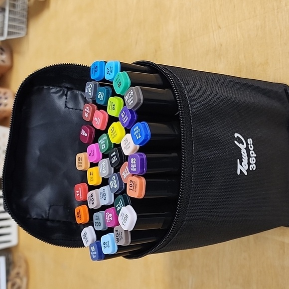 KAMINRUN 36x Fabric Dual Tip Marker Pens for Kids Adults In Artists Carrier NWOT - Picture 1 of 10